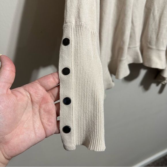 Women’s Alfani Turtle Neck Cream Long Sleeve Ruffle Sweater Size Large - Picture 2 of 8